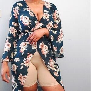 XHILARATION open v neck floral top
